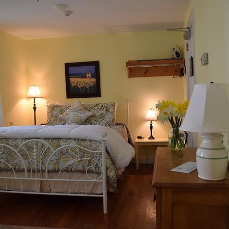 The New Hampshire Mountain Inn Wilmot Екстериор снимка